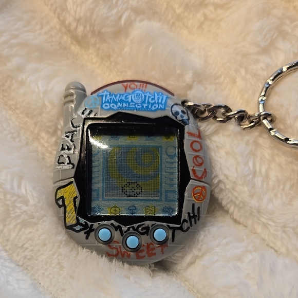 Tamagotchi Connection V3 Graffiti Bandai Wiz 2004 - Picture 1 of 7